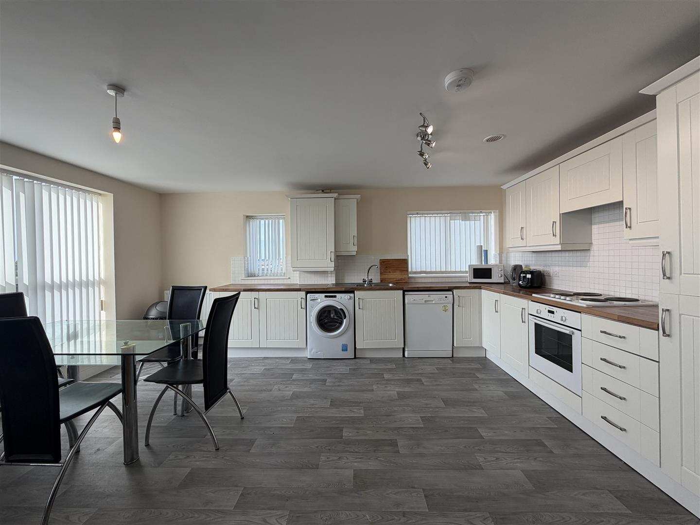2 bed apartment in Ashton Old Road, Manchester – photo 4